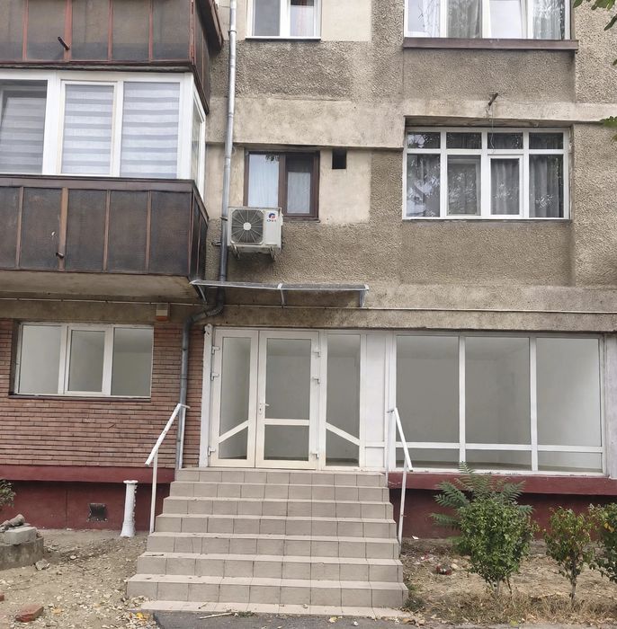 Spațiu comercial de vânzare