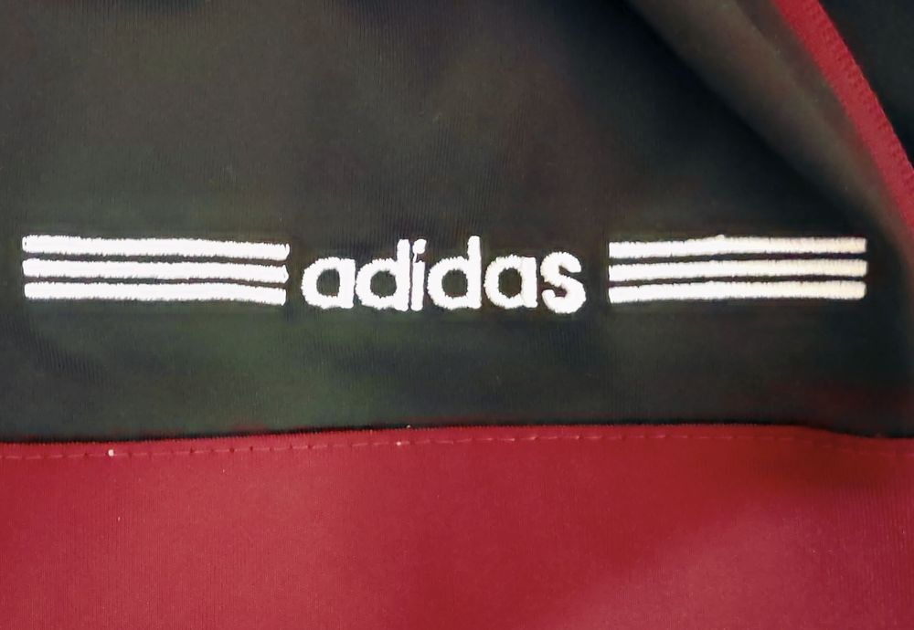 Bluză unieex Adidas.
