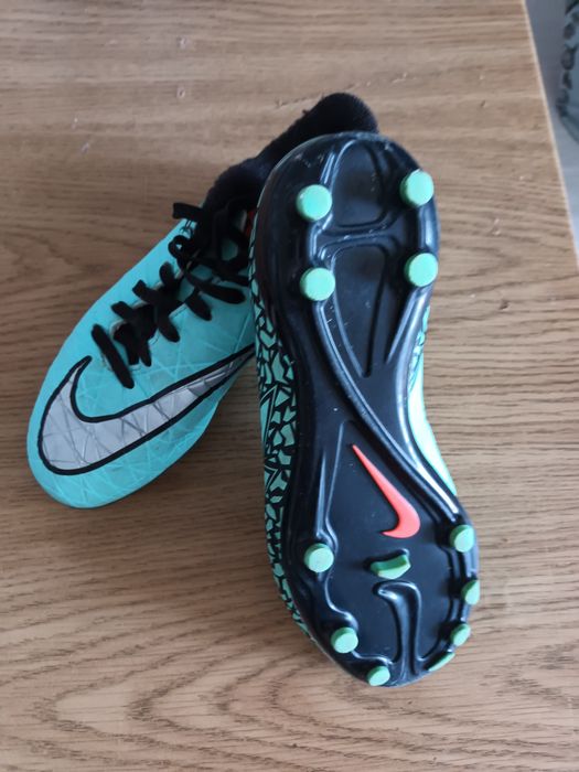 Vând   adidas nike