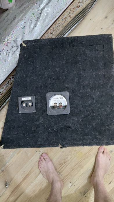 Сабуфер Alpine 800W sbg1244bp