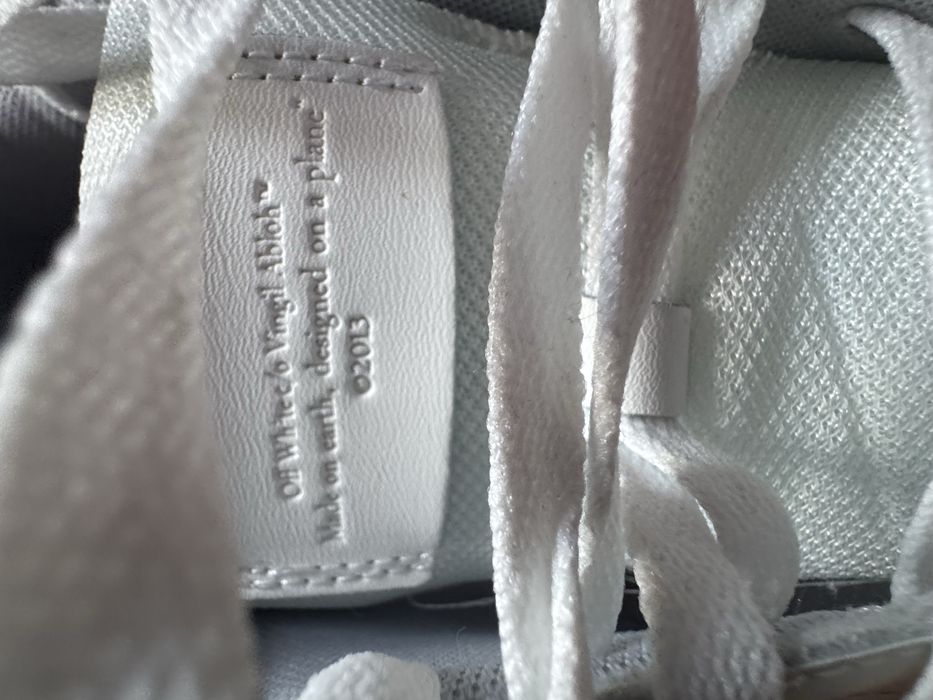 Off white gri noi