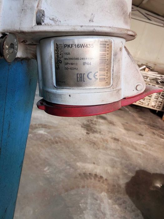 De vanzare elevator de masini si alice de sablare