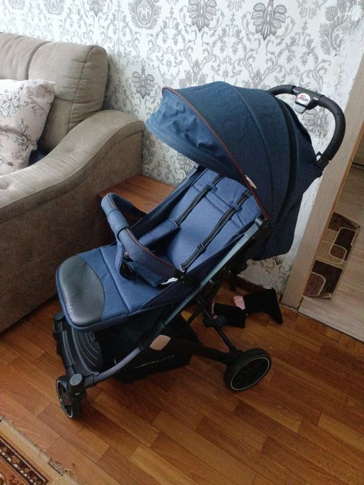 Продам прогулочную коляску