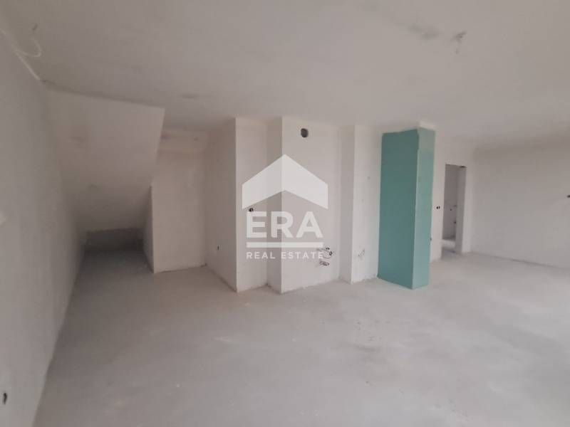 Продава се Четиристаен апартамент в Варна, Лятно кино Тракия - 148 кв.м за 1051 €/кв.м - Снимка #2