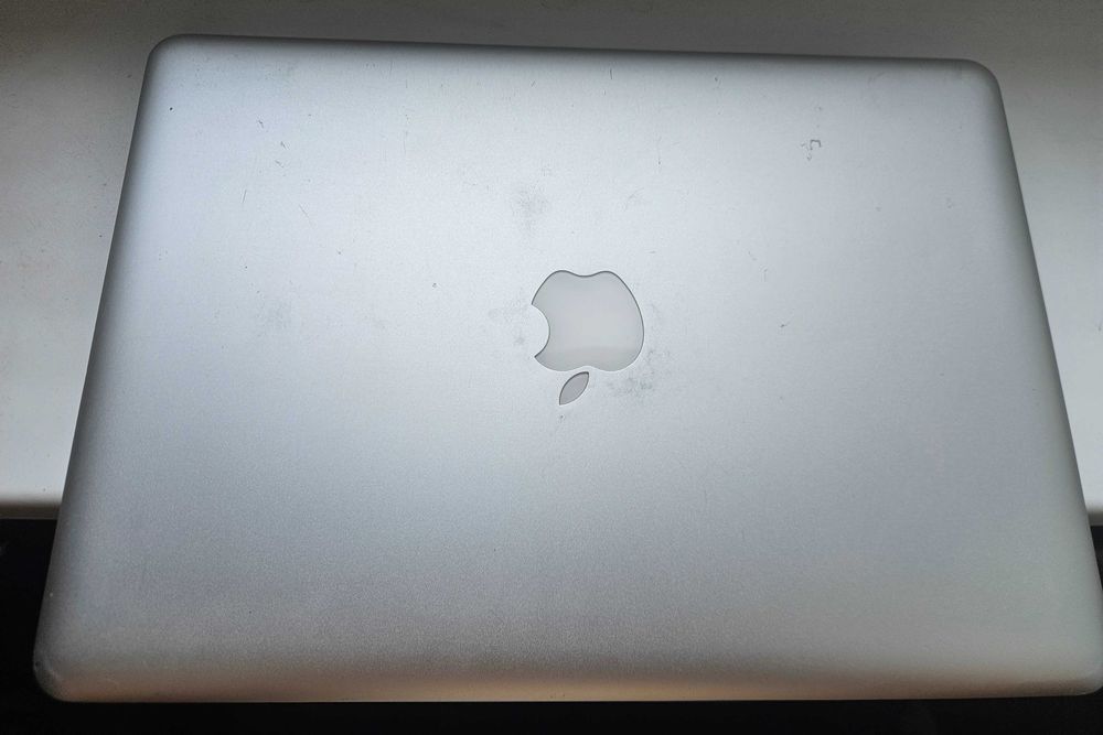 Macbook Pro 13 Core i5 Mac OS и Windows 11, добра батерия