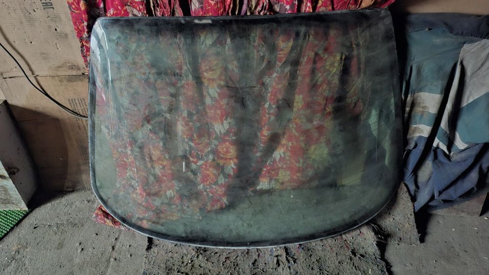 Продам задни лобовой ауди 80 б 3 оригинал