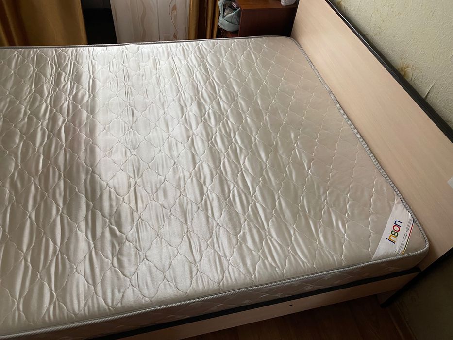 Двухспальная кровать