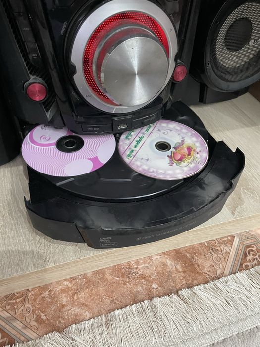 Продаю музыкальный Центр