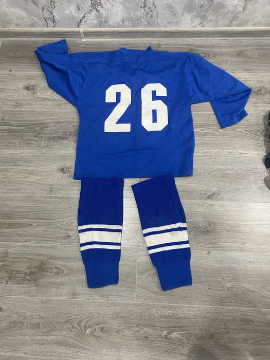 Продам хоккейную форму 8-10 лет