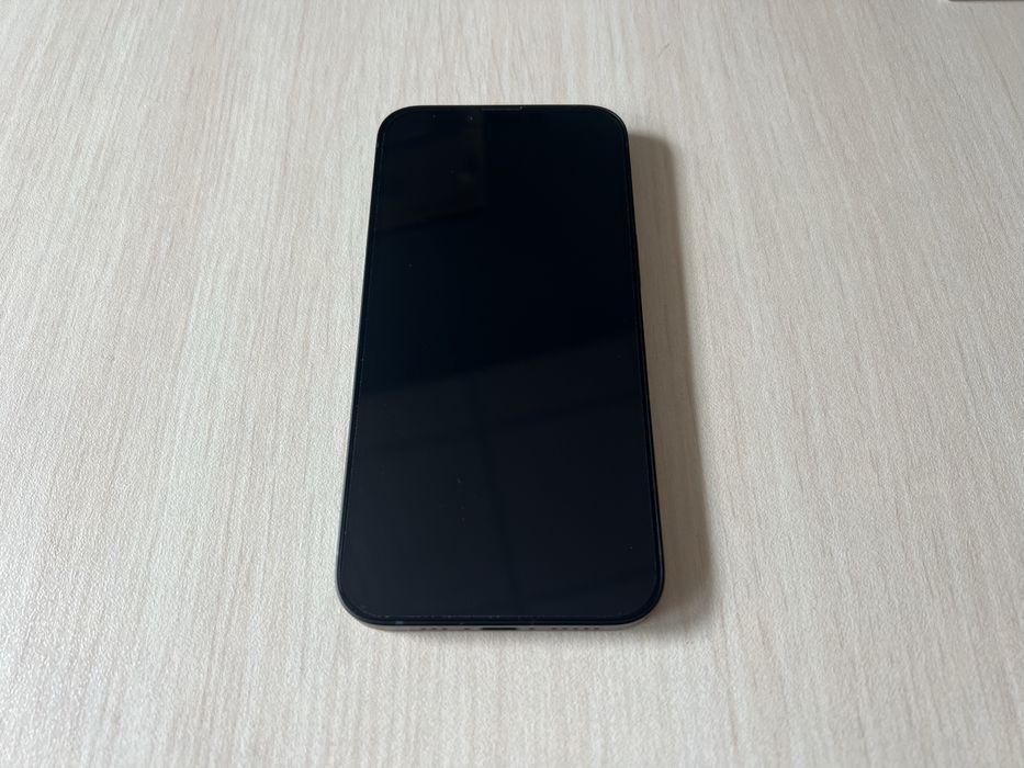 Продавам Apple iPhone 17e 256/8GB