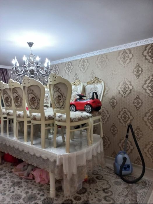 Продам стол и стулья в отличном состояние