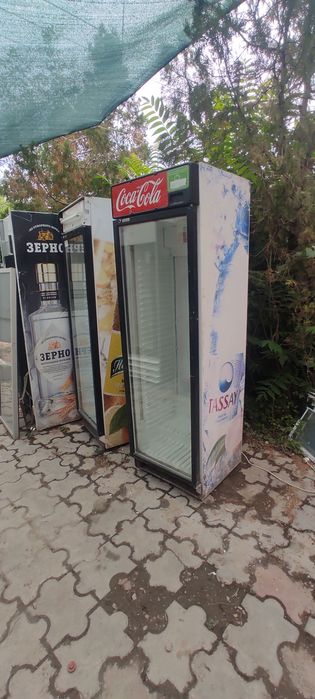 Холодильники стеклянные для напитков