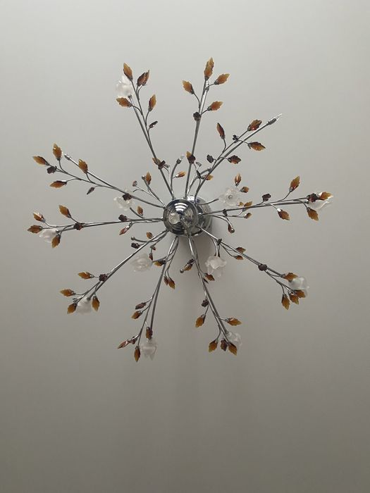 Продам люстру с 16 лампочками