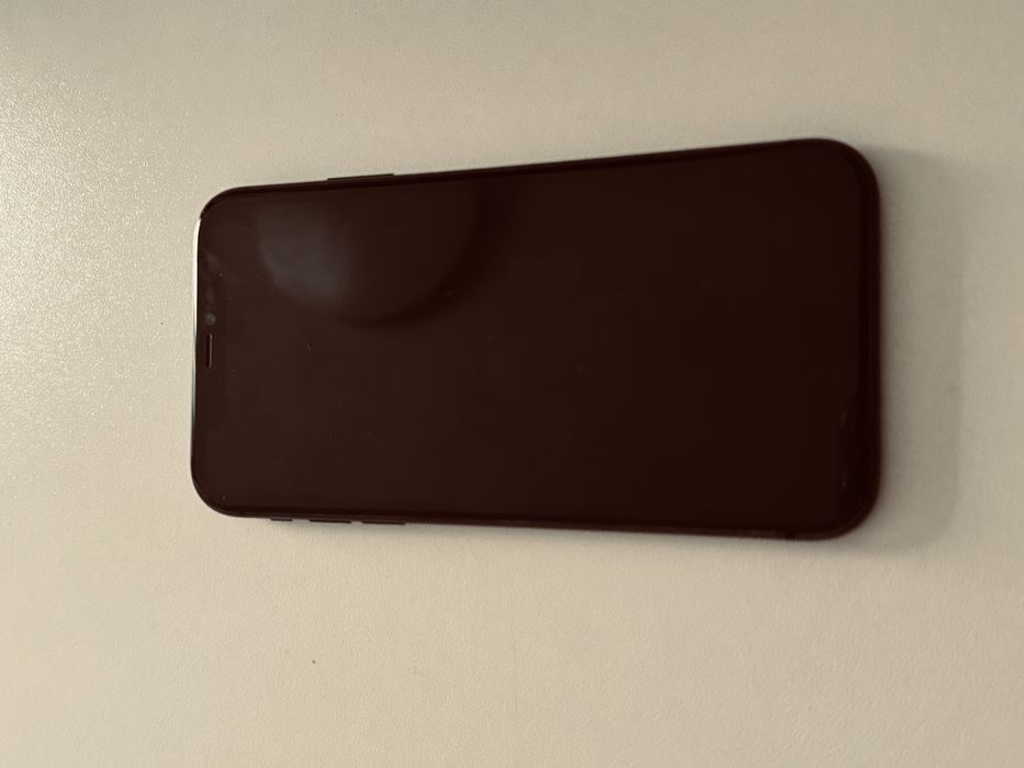 Vand iphone 11 64 gb negru