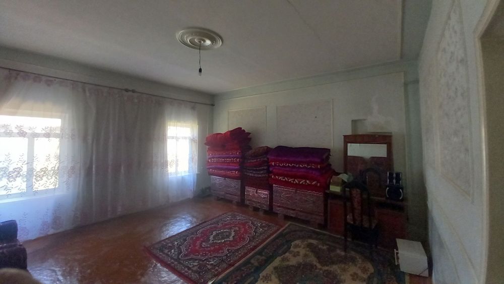 Hovli uy sotiladi srochna !!