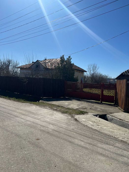 Casă + teren 2700 mp