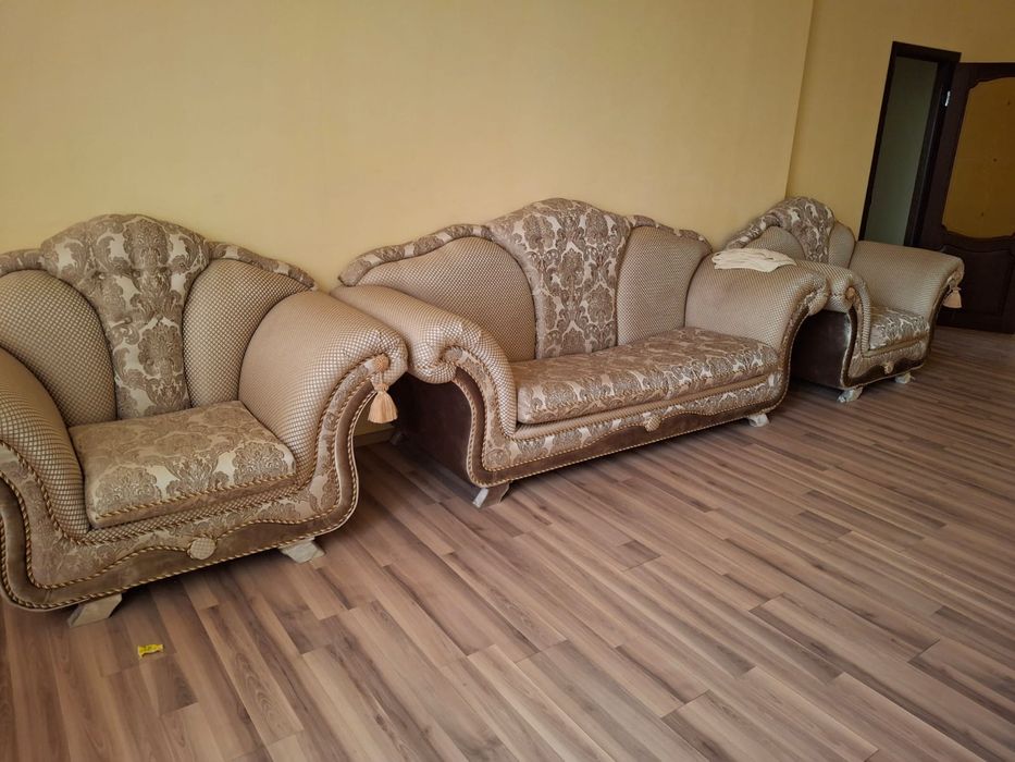 Диван и два кресла