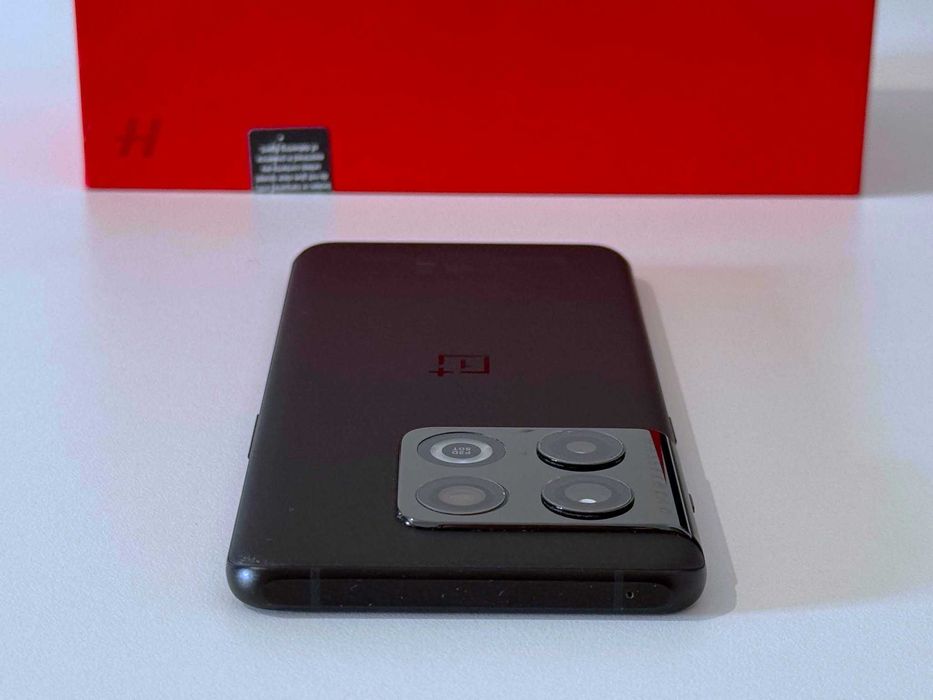 Бартер! Перфектен! OnePlus 10 Pro Volcanic Black (Черен)