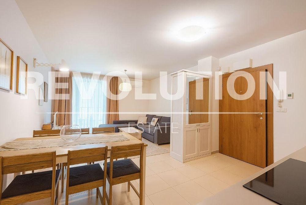 Дава се под наем Двустаен апартамент в Варна, Център - 95 кв.м за 797.64 € - Снимка #2