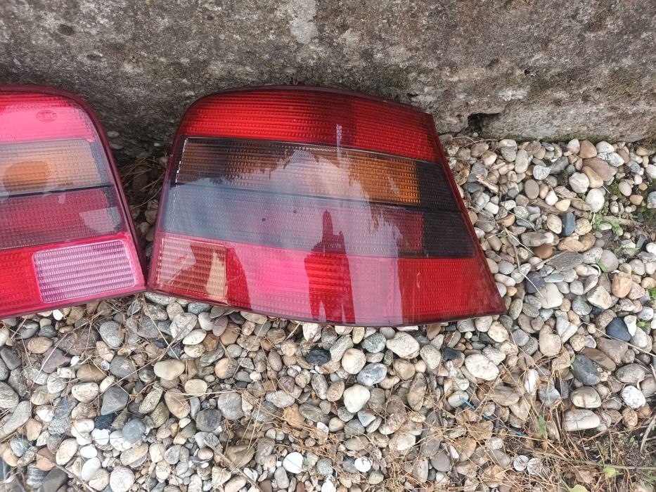 ляв и десен стоп тъмна хела за фолксваген голф 4 VOLKSWAGEN GOLF 4