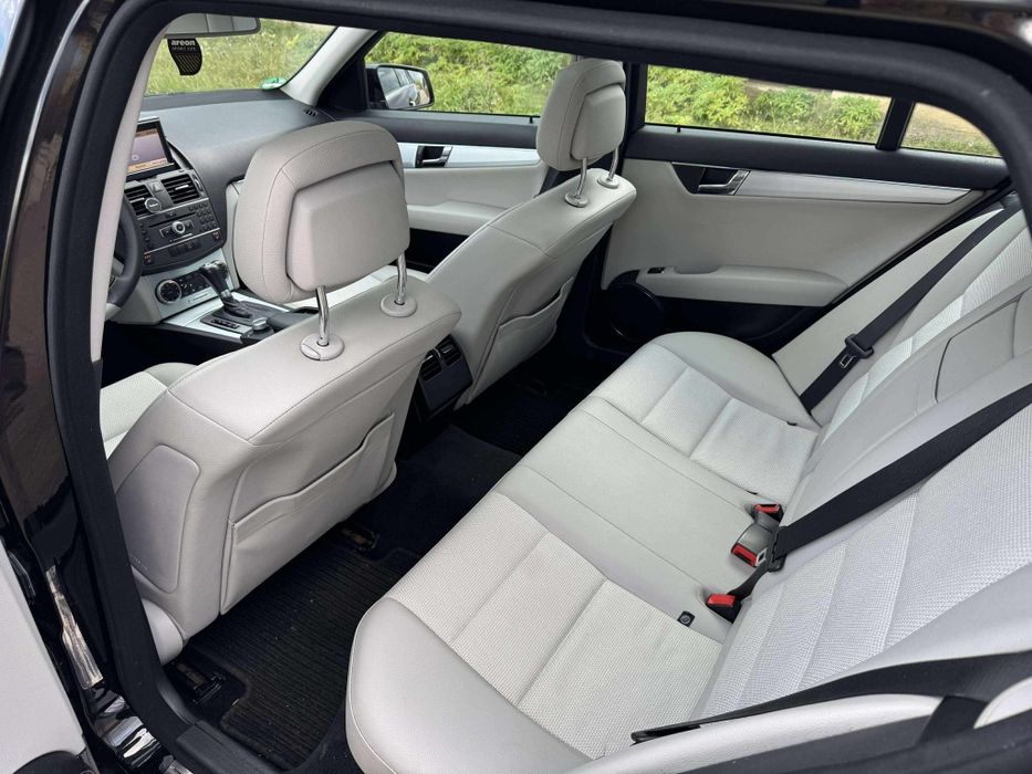 Vând Mercedes c class