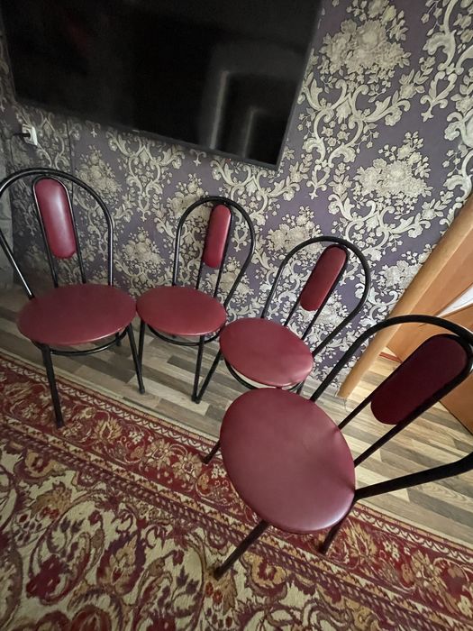 4 металических стульев