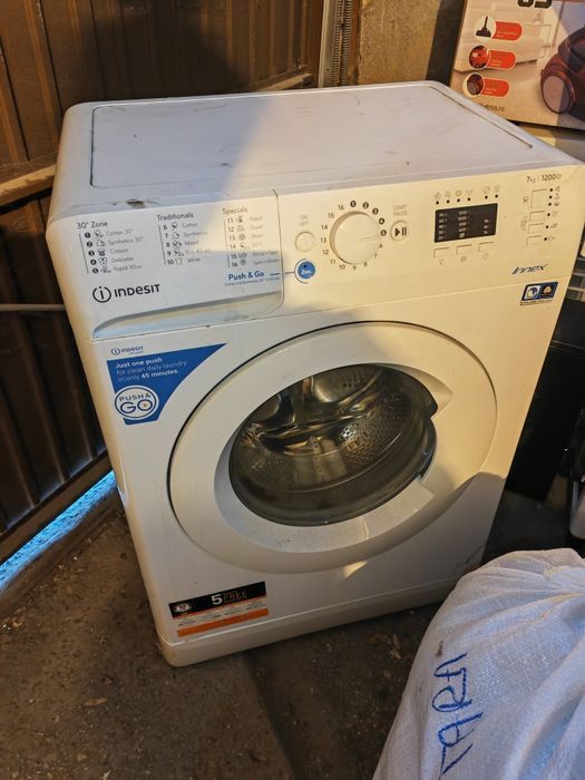 Vând mașina de spălat rufe