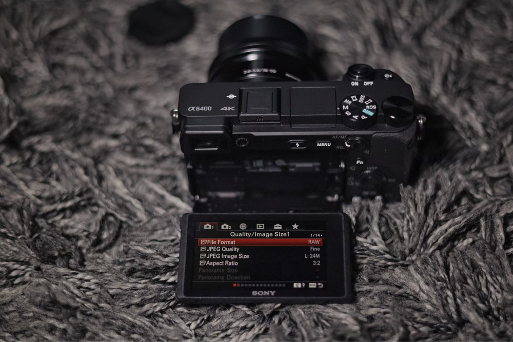 Sony A6400 + 16-50mm OSS | 453 declanșări | card SanDisk + cutie