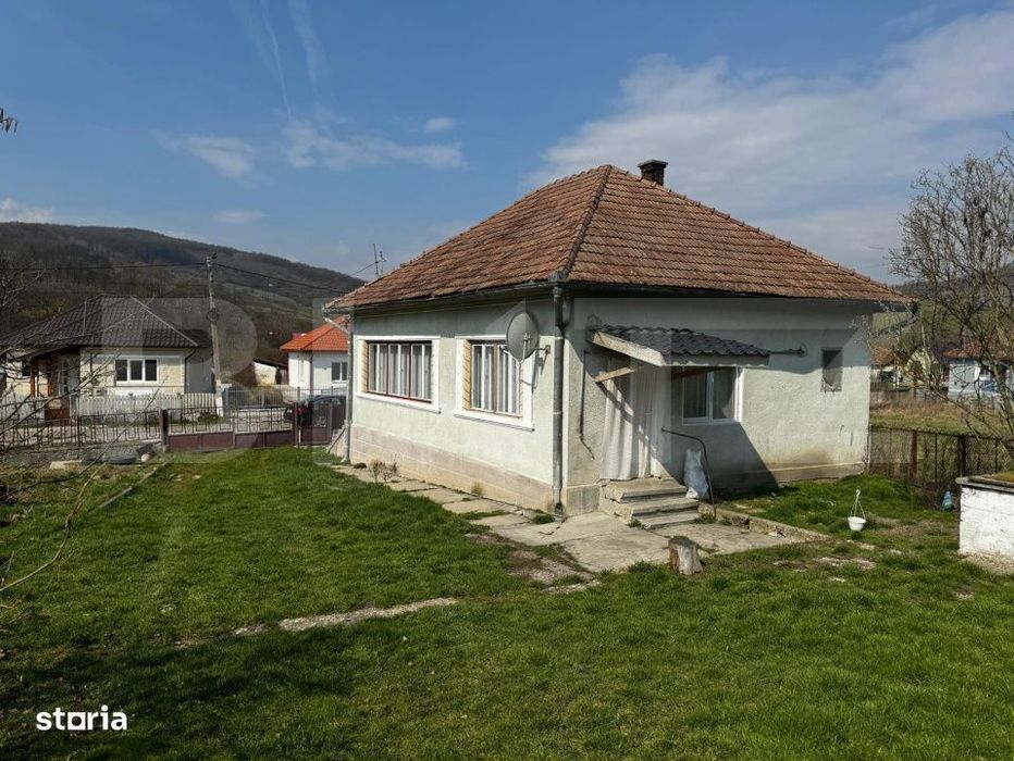 Casa De Vanzare Cu 3 Camere Situata In Jichisul De Jos La Doar Numai 5