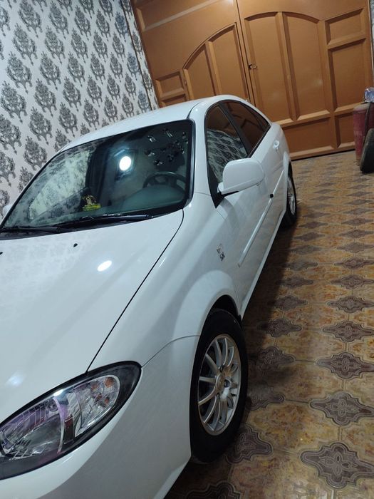 Gentra avtomobili sotiladi