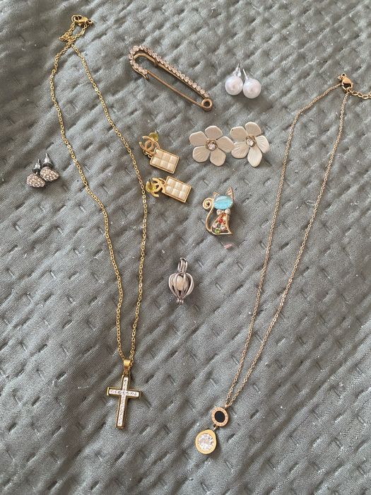 Лот бижута и брошки