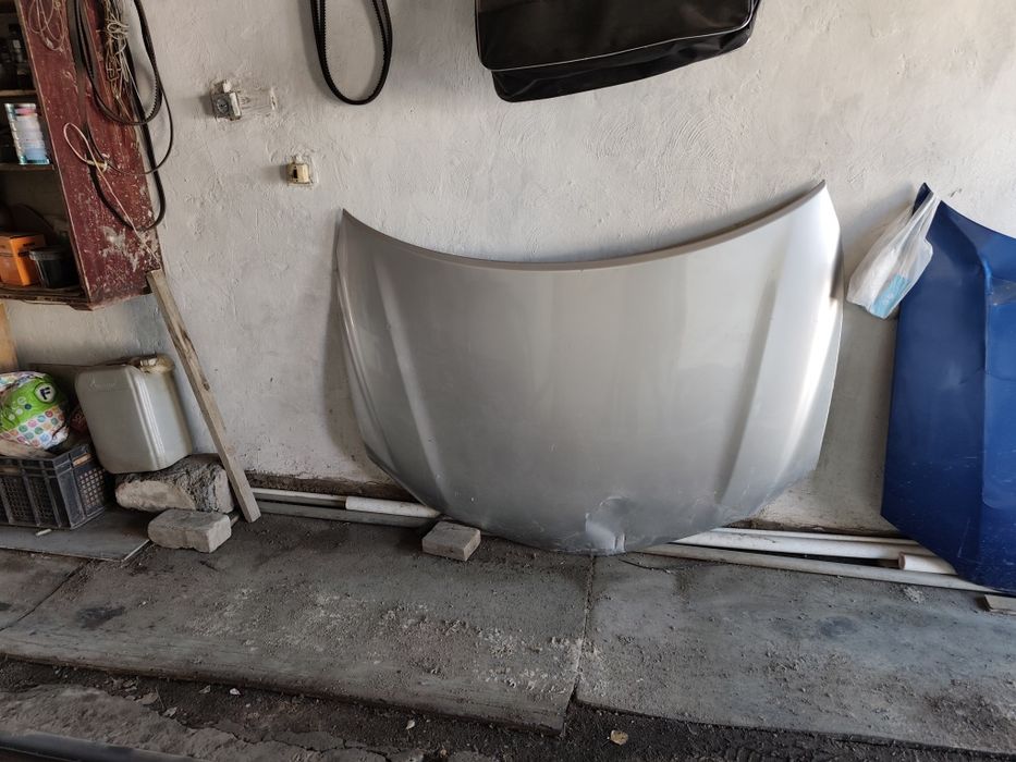 Продвм капот от тойота камри 40