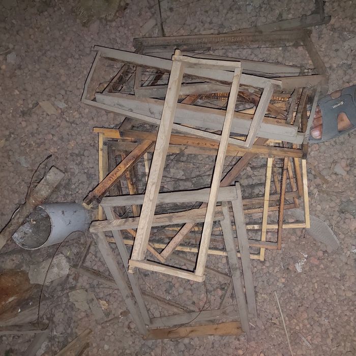 Рамки,маточники,колпачки для ульев