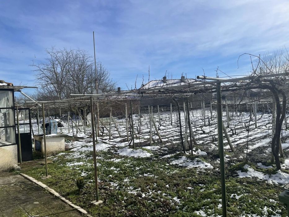 Собственик Продава къща с двор в село Млада Гвардия