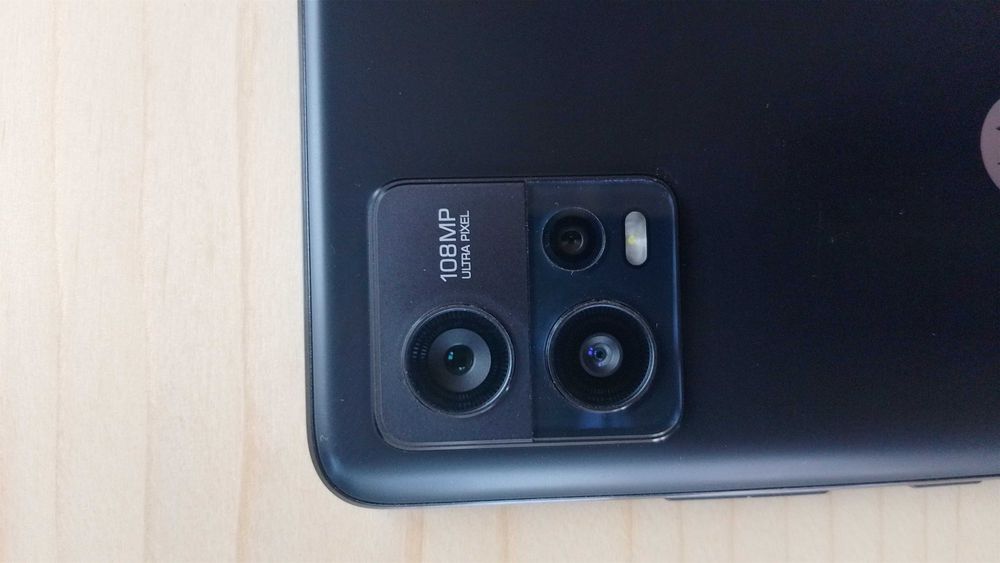 Смартфон : Motorola G 72 в гаранционен срок!