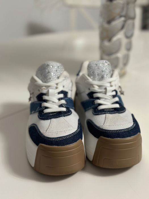 Sneakers cu talpa inalta