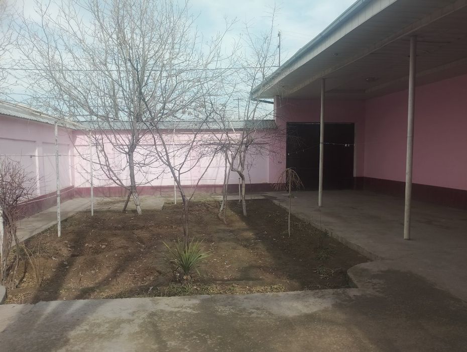 9.25 sotik 7 xonali uy sotiladi