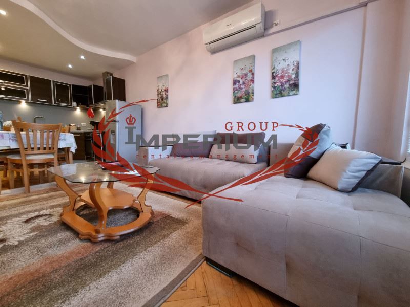 Тристаен обзаведен апартамент под наем в района на кв. Левски, гр. Ва