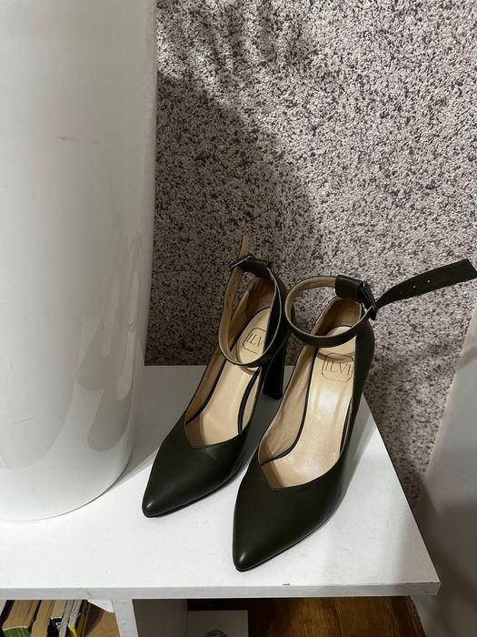 Продаю женские туфли