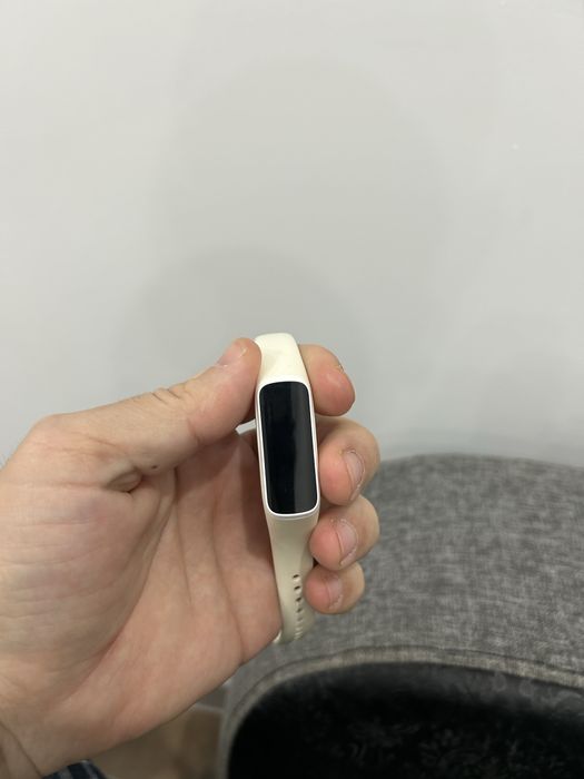Смарт браслет Samsung Galaxy Fit e