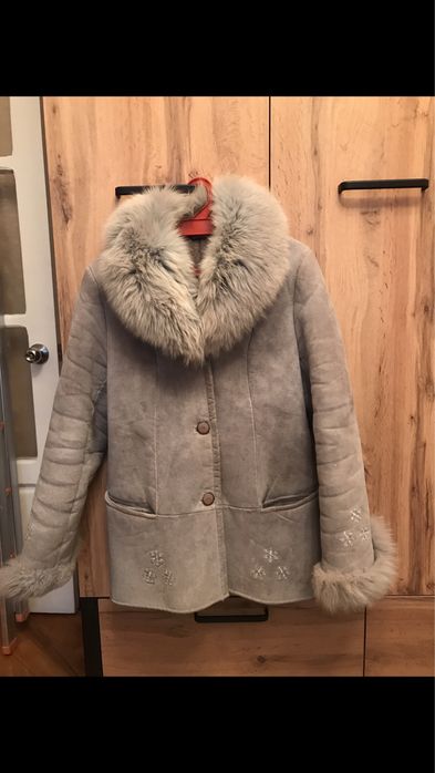 Продаёься женская дублёнка, замш