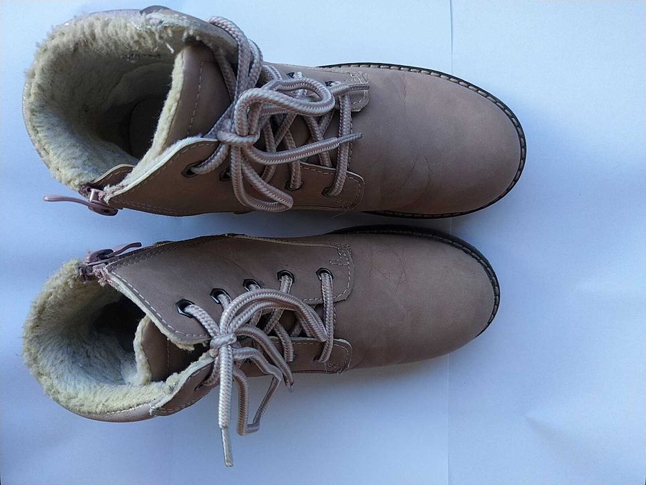 Vând ghete mărimea 34