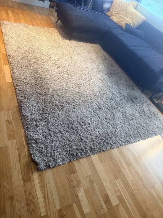 Covor cu fir lung de lana ,dimensiuni 200x250cm,culoare crem-bej.