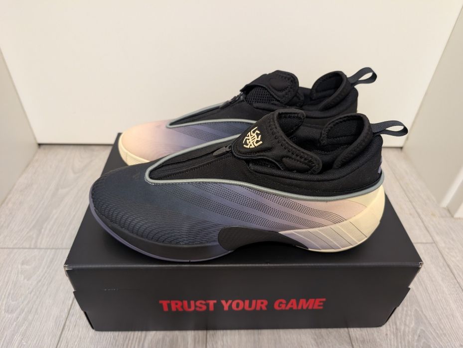 Adidas DON Issue 7 - marime 46 2/3