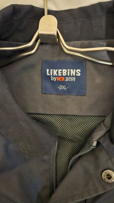 Продам костюмы новые