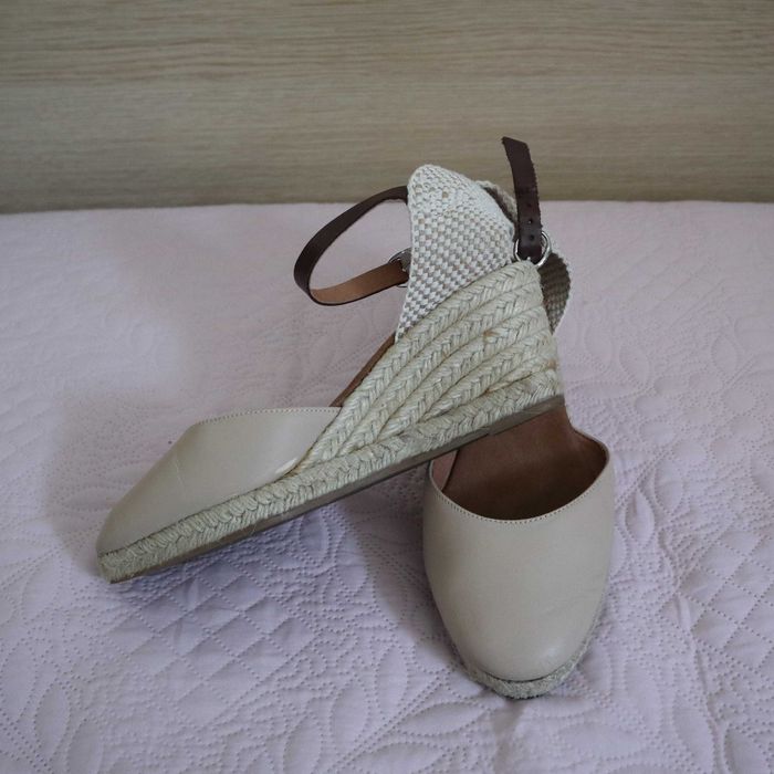 Летни сандали с широк ток и обувки с платформа