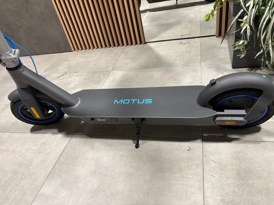 Vand 2 trotinete Motus Scooty 10 Gen 4 350W