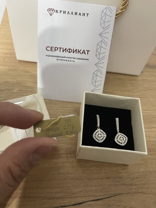 Золотые бриллиантовые серьги