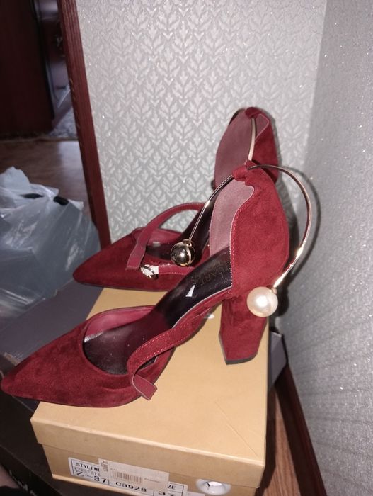 Продам женские туфли