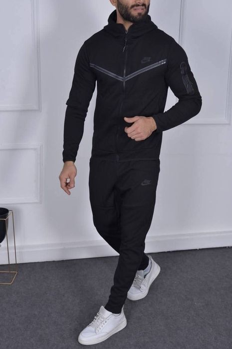 Compleu Nike Tech Fleece
Marimi XXL 
PREȚ REDUS 240 lei